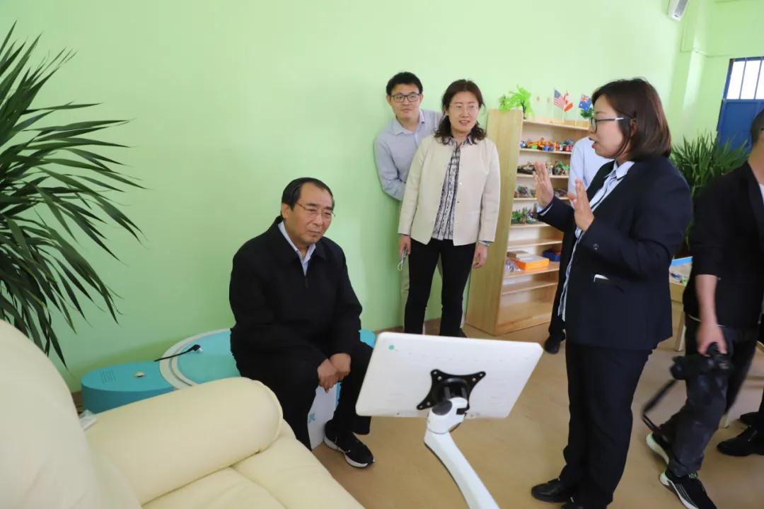 社市委幫扶威寧九三中學成果落地，叢斌副主席為心理咨詢室揭牌